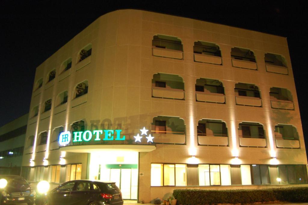 פוסאנו Hotel Romanisio מראה חיצוני תמונה