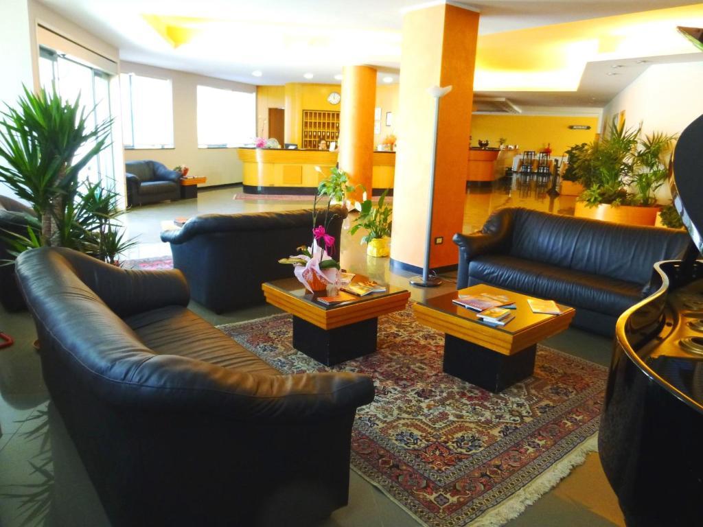 פוסאנו Hotel Romanisio מראה חיצוני תמונה